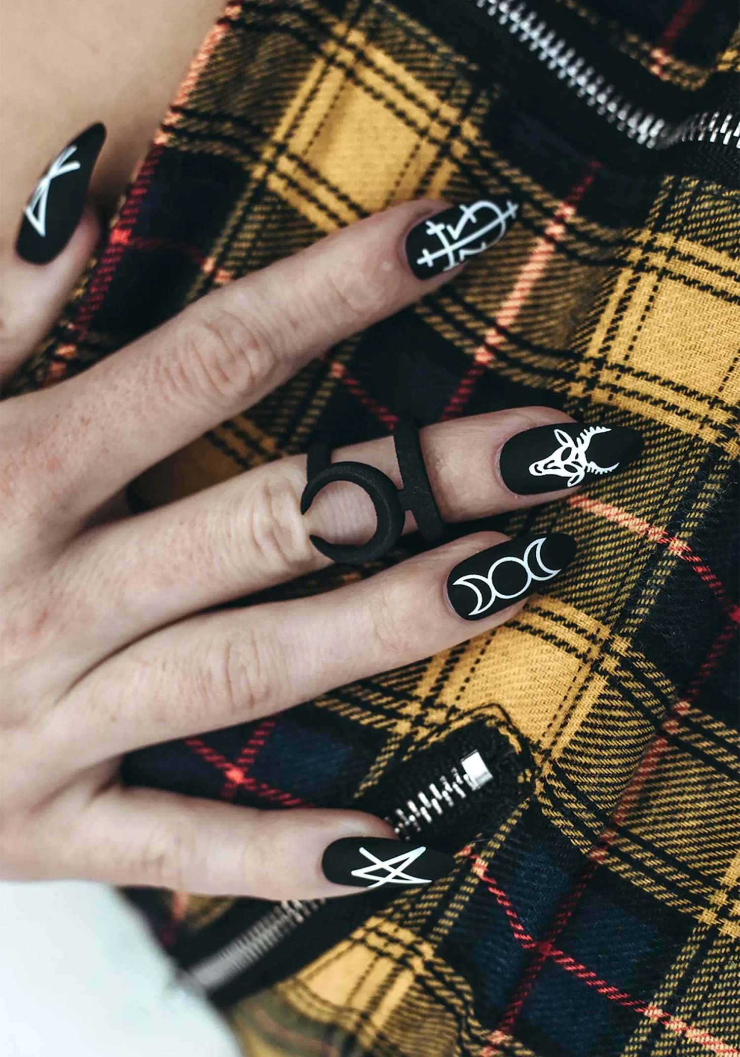 Bad Witch- Press-On Nails Kit 3 Bad Witch- Press-On Nails Kit