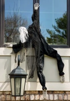 Fun World 5FT Black Climbing Dead Skeleton Halloween Decoration