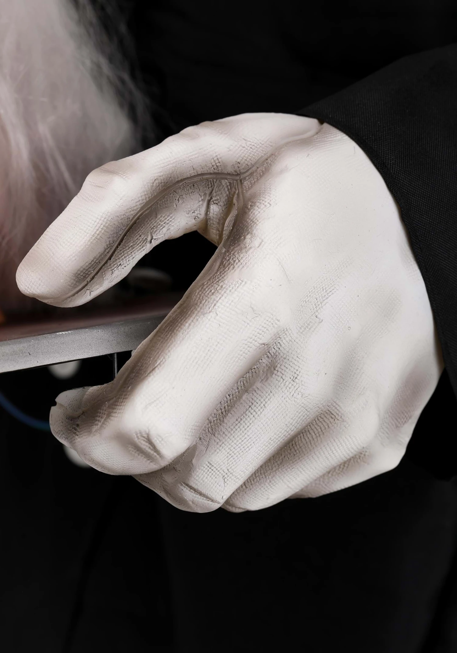 5FT Animated Head On A Platter Butler Halloween Decoration 8 5FT Animated Head On A Platter Butler Halloween Decoration - Image 6