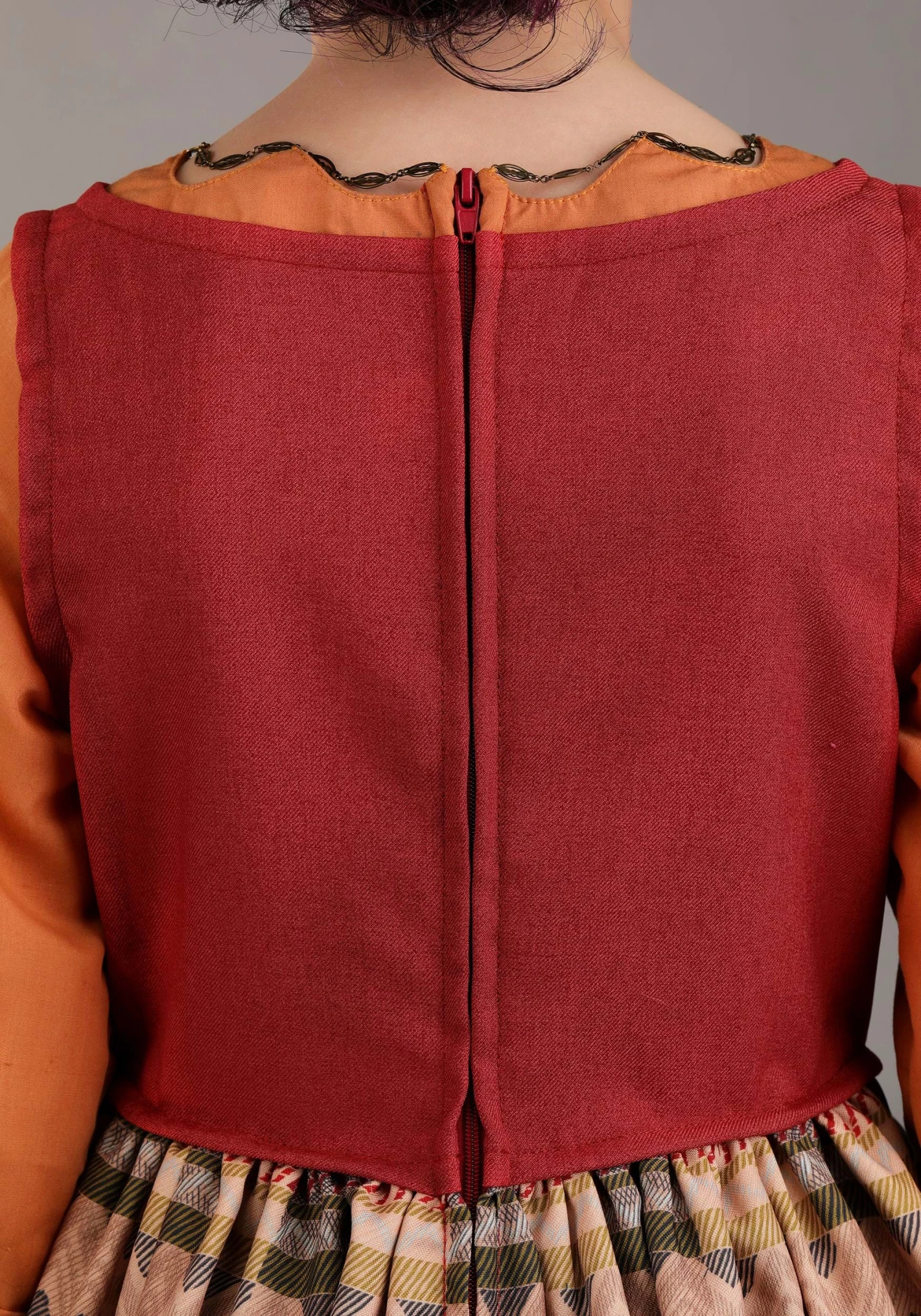 Deluxe Disney Hocus Pocus Mary Sanderson Girl's Costume 8 Deluxe Disney Hocus Pocus Mary Sanderson Girl's Costume - Image 6