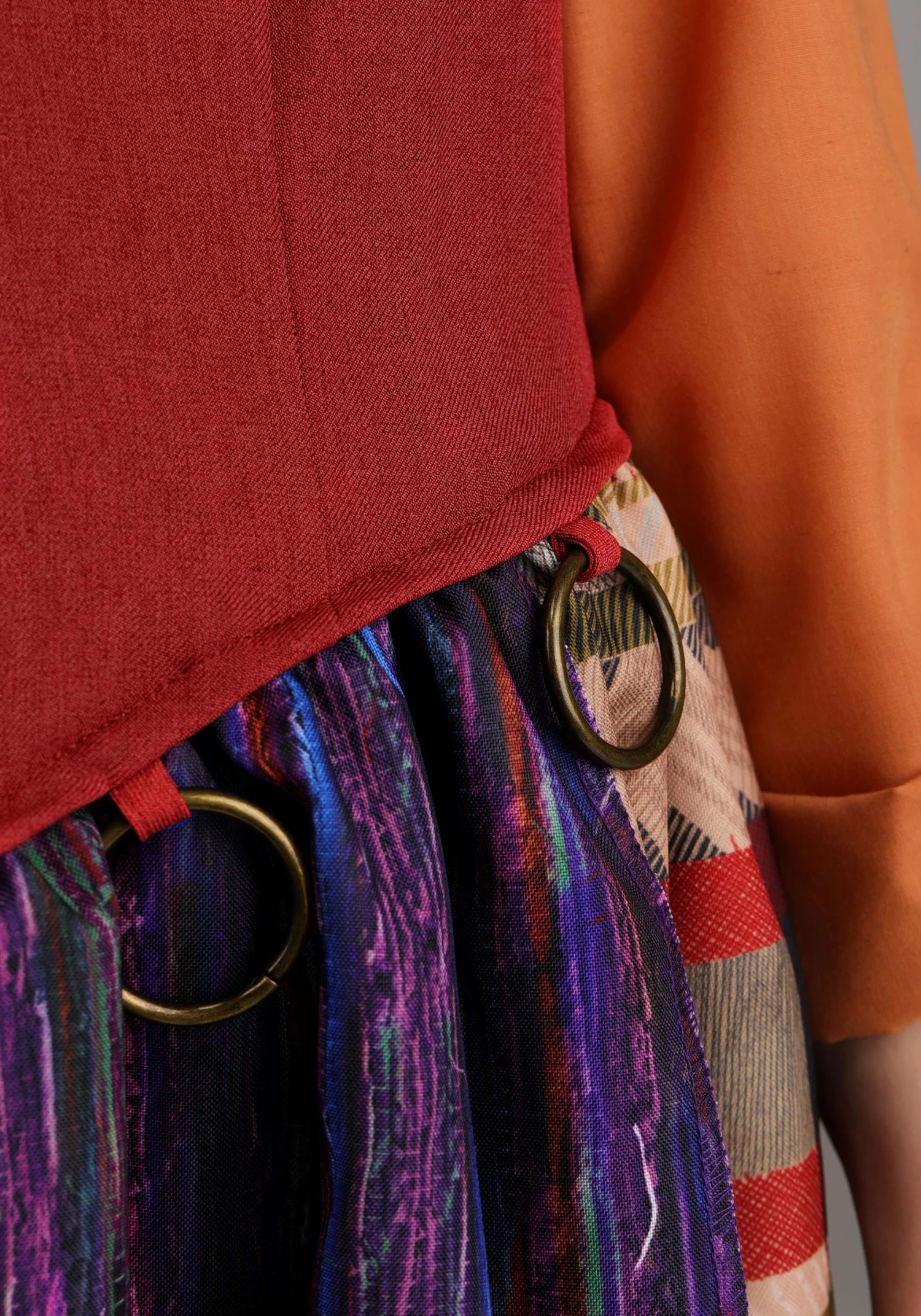 Deluxe Disney Hocus Pocus Mary Sanderson Girl's Costume 9 Deluxe Disney Hocus Pocus Mary Sanderson Girl's Costume - Image 7