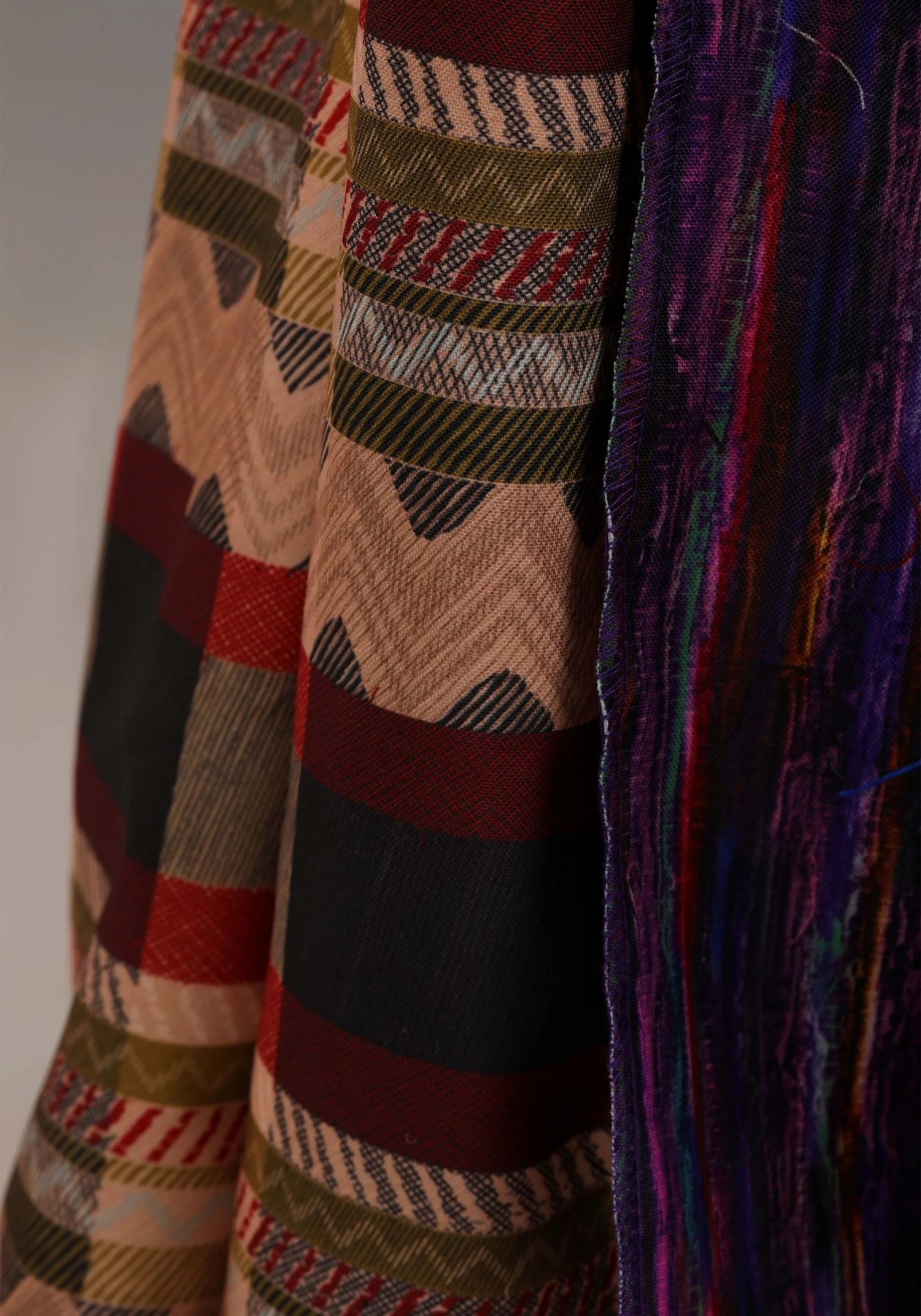 Deluxe Disney Hocus Pocus Mary Sanderson Girl's Costume 10 Deluxe Disney Hocus Pocus Mary Sanderson Girl's Costume - Image 8