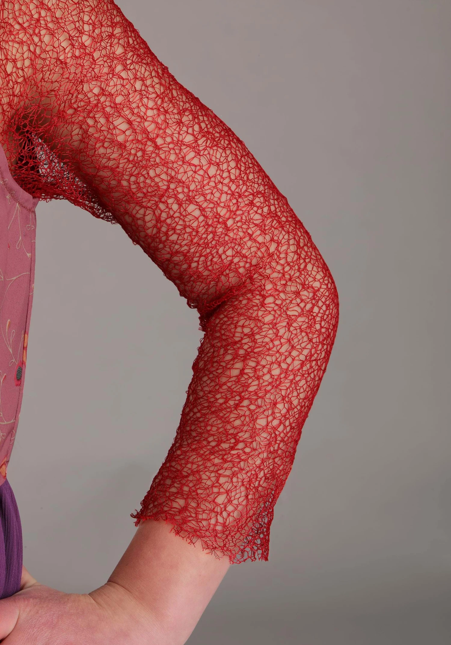 Deluxe Disney Hocus Pocus Girl's Sarah Sanderson Costume 8 Deluxe Disney Hocus Pocus Girl's Sarah Sanderson Costume - Image 6