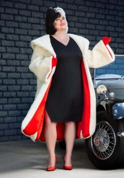 Cruella De Vil Coat Costume For Plus Size Women From Disney's 101 Dalmatians 16 Cruella De Vil Coat Costume For Plus Size Women From Disney's 101 Dalmatians -Halloween Costumes plus size womens deluxe cruella de vil costume alt 1
