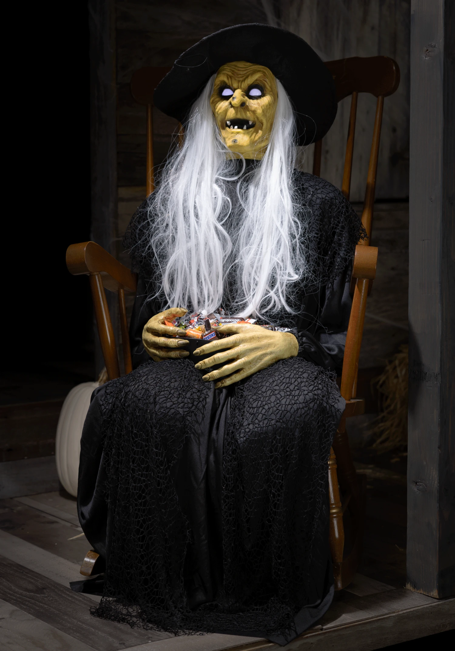 3.5FT Seated Witch Holding Candy Bowl Animatronic Decoration 4 3.5FT Seated Witch Holding Candy Bowl Animatronic Decoration - Image 2
