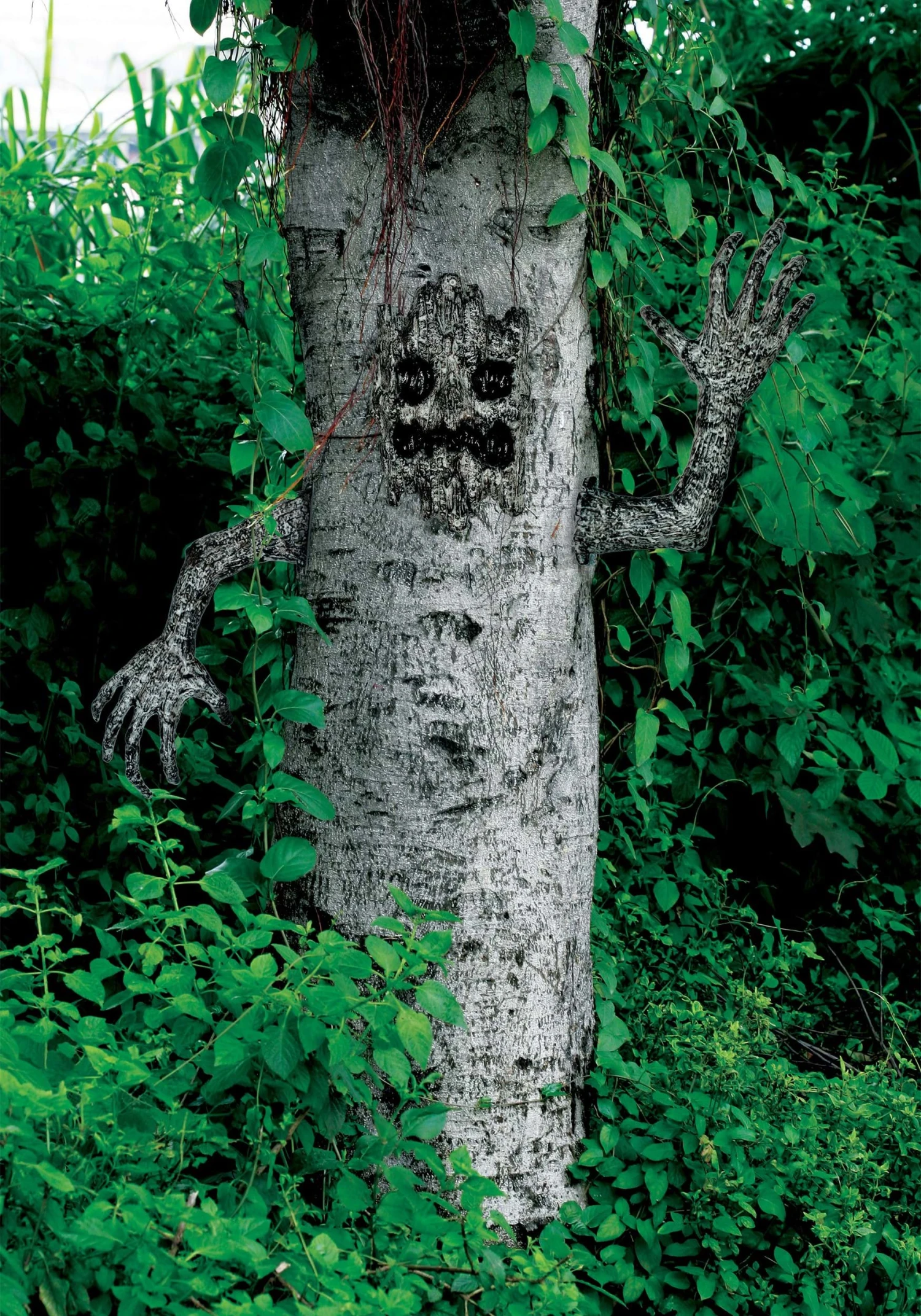Spooky Living Tree Outdoor Halloween Decoration 3 Spooky Living Tree Outdoor Halloween Decoration